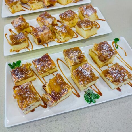 Apfelkuchen mit Zimt und Staubzucker