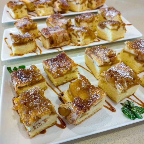 Apfelkuchen mit Zimt und Staubzucker