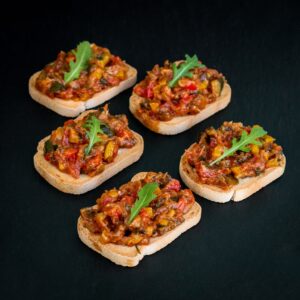 Appetithappen mit gebackenem Gemüse
