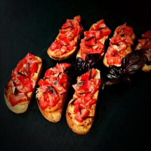 Bruschetta mit frischen Tomaten & Basilikum