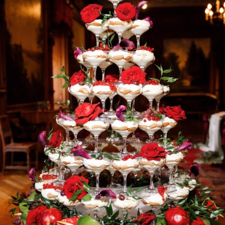 Dessertpyramide im Glas (betreut mit Servicepersonal) Dessertpyramide im Glas (betreut mit Servicepersonal)