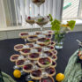 Dessertpyramide mit Tiramisu im Glas