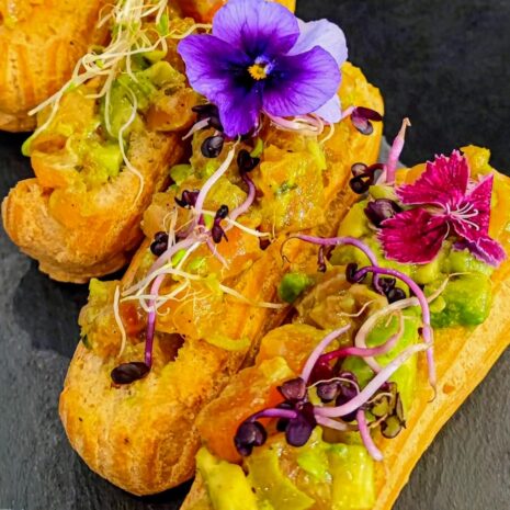 Eclair mit Lachstartar Eclair mit Lachstartar