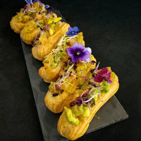 Eclair mit Lachstartar Eclair mit Lachstartar