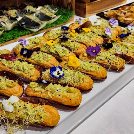 Eclair mit Lachstartar Eclair mit Lachstartar