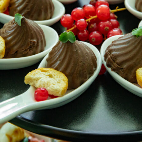 Feine Lebermousse mit Crostini Feine Lebermousse mit Crostini