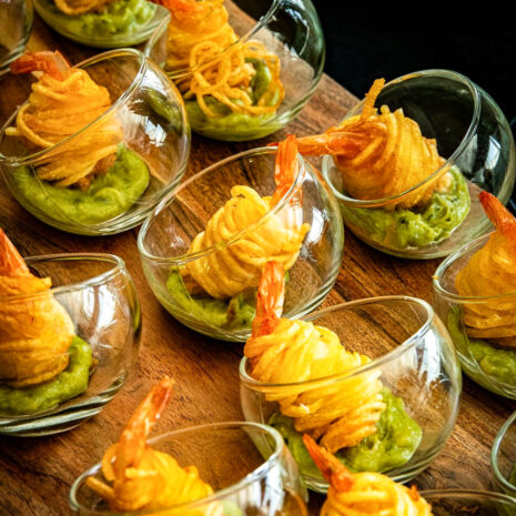 Garnelen in einer Kartoffelspirale