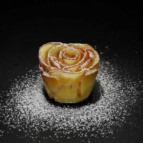 Gebackener Apfel als Blüte