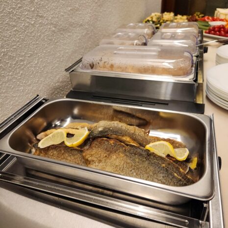 Gebratenes Wolfsbarschfilet mit Zitrone (3) Gebratenes Wolfsbarschfilet mit Zitrone (3)