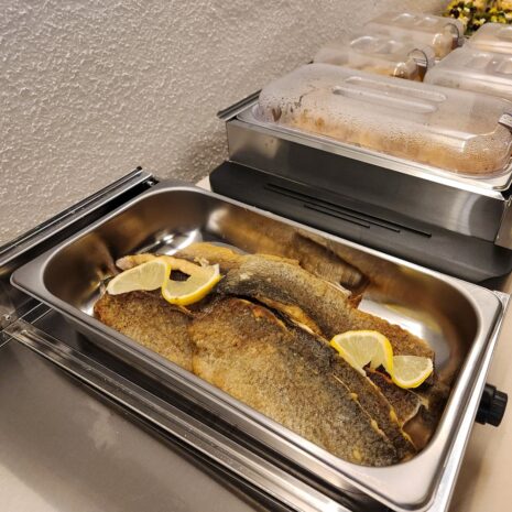 Gebratenes Wolfsbarschfilet mit Zitrone (4) Gebratenes Wolfsbarschfilet mit Zitrone (4)
