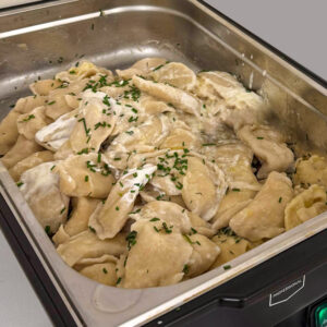 Gefüllte Teigtaschen mit Erdäpfeln, Sauerrahm und Kräutern