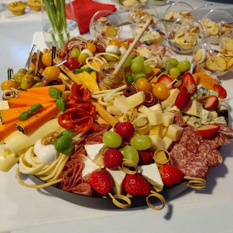 Gemischte Käse- und Wurstplatte (1) Gemischte Käse- und Wurstplatte (1)