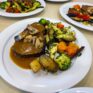 Geschmorter Rinderbraten mit Wurzelgemüse und Bratensauce