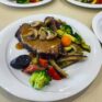 Geschmorter Rinderbraten mit Wurzelgemüse und Bratensauce