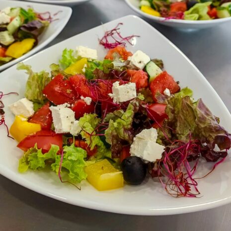 Griechischer Salat · Portioniert Griechischer Salat · Portioniert