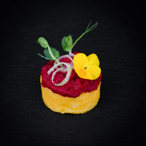 Knusprige Polenta mit roter Rübe