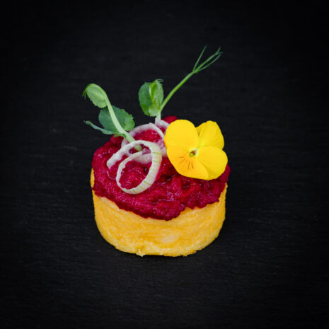 Knusprige Polenta mit roter Ruebe Knusprige Polenta mit roter Rübe