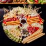 Königliche Käseplatte mit gemischtem Käse und Trüffelhonig