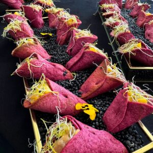 Lachstatar im Rote-Bete-Wrap