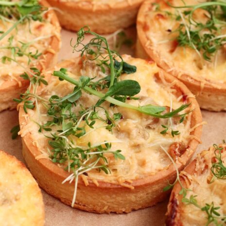 Mini-Quiche mit Hähnchen und Ananas Mini-Quiche mit Hähnchen und Ananas