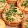 Mini-Quiche mit Hähnchen und Ananas