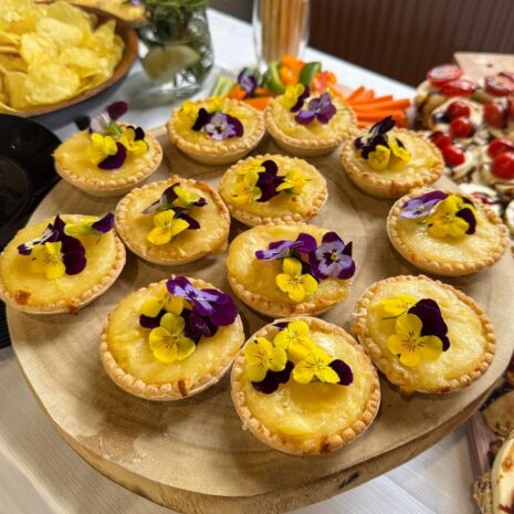 Mini-Quiche mit Hähnchen und Ananas2 Mini-Quiche mit Hähnchen und Ananas
