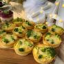 Mini-Quiche mit Lachs und Brokkoli
