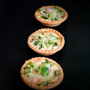 Mini-Quiche mit Lachs und Brokkoli