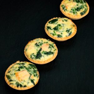 Mini-Quiche mit Lachs und Spinat