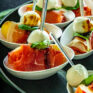 Pfirsich-Prosciutto-Häppchen mit Mozzarella