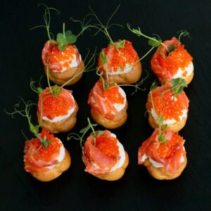 Profiterole Lachs mit rotem Kaviar