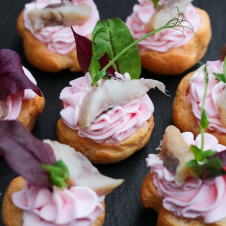 Profiterole mit Hering Profiterole mit Hering