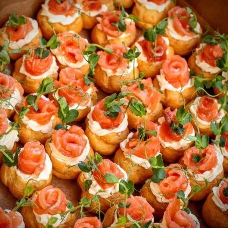 Profiterole mit Lachs Profiterole mit Lachs