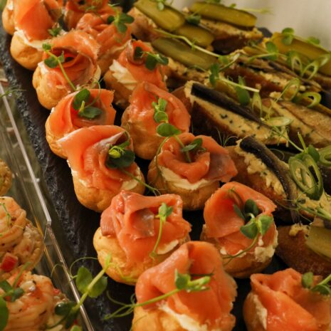 Profiterole mit Lachs Profiterole mit Lachs