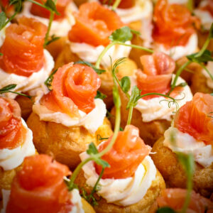 Profiterole mit Lachs
