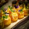 Profiterole mit Passionsfruchtkaviar