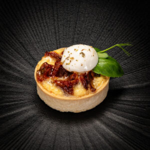 Quiche mit Mozzarella und getrockneten Tomaten