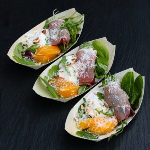 Salat mit Burrata, Orange und Prosciutto