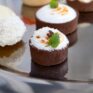 Schokoladen-Tartelette mit Kokoscreme