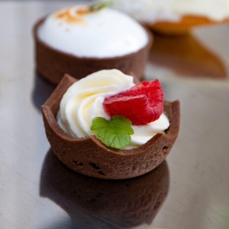 Schokoladen-Tartelette mit Vanillecreme (1) Schokoladen-Tartelette mit Vanillecreme