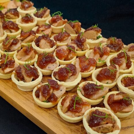 Tartelette mit Gänseleberpastete & karamellisierten Zwiebeln