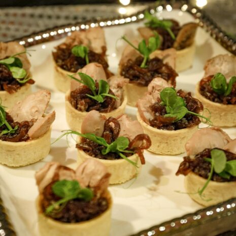 Tartelette mit Gänseleberpastete & karamellisierten Zwiebeln