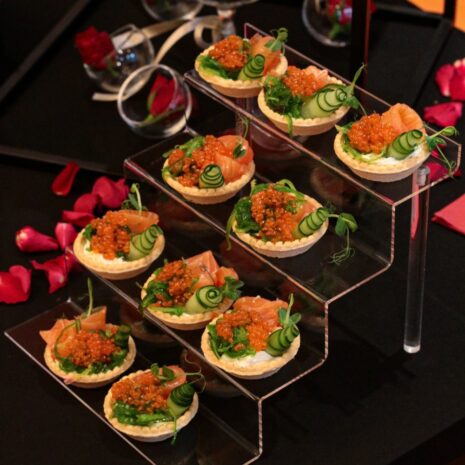 Tartelette mit Lachs und rotem Kaviar Tartelette mit Lachs und rotem Kaviar