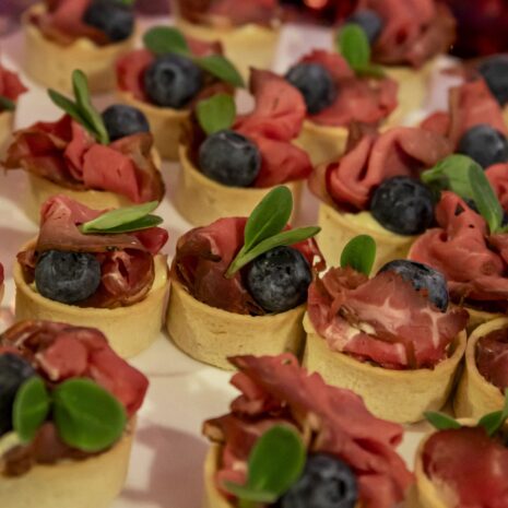 Tartelette mit Rinder-Carpaccio Tartelette mit Rinder-Carpaccio