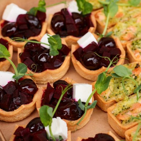 Tartelette mit Roter Rübe & Mini-Mozzarella Tartelette mit Roter Rübe & Mini-Mozzarella