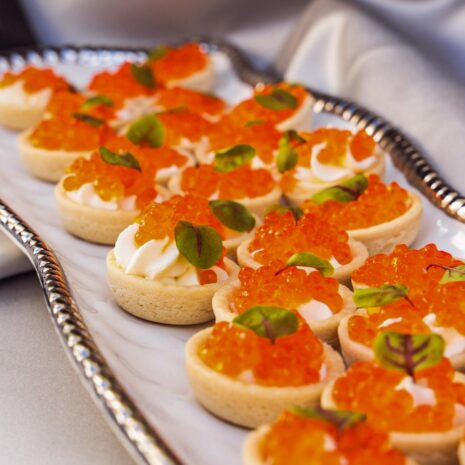 Tartelette mit rotem Kaviar Tartelette mit rotem Kaviar