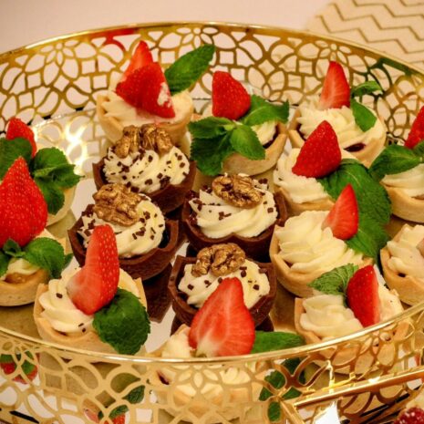 Vanille-Tartelette mit frischen Früchten Dessert Nusskrone
