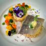 Wolfsbarschfilet auf Kartoffelterrine mit Gemüseröllchen